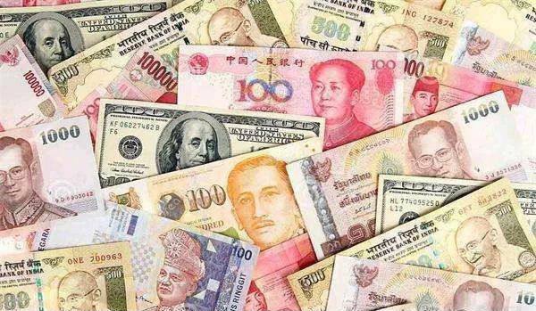 央行支持上海在人民币可自由使用方面先行先试#消息 #人民币 #数字人民币👉🏿 [Reuters]7月20日，央行研究局局长王信在国新办发布会上表示，支持上海在人民币可自由使用方面先行先试，在符合反洗钱、反恐怖融资、反逃税和展业三原则的要求下，进一步便利企业贸易投资资金的进出、探索临港新片区内资本自由流入流出和自由兑换，助力上海成为新发展格局下向联通国际市场和国内市场的重要枢纽和桥梁点评：人民币国际化试点 和 数字人民币 一起来，香港开户要不香了吗？👉🏿 @DocOfCard