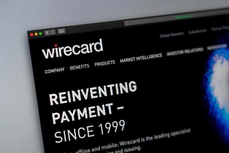 Wirecard陷入会计丑闻申请破产后的影响#Wirecard🆕更新：WireCard US现在变成Northlane了🆕6/30更新：FCA确信客户的钱是安全的，因此同意WirdCard恢复有限运营 • Wirecard成立于1999年，总部位于德国慕尼黑，为消费者和企业处理支付和卡，并提供数据分析服务，曾被认为是欧洲最有前途的科技公司之一，有“欧洲支付宝”之称，Wirecard UK在英国有超过500万客户 • 去年2月英国《金融时报》质疑Wirecard造假，德国金融监管机构采取了罕见举措禁止做空Wirecard股票 • 2020年6月26日，FCA对Wirecard提出了一些要求，包括： ▪ 不得处置任何资产或资金 ▪ 不得进行任何受监管的活动 ▪ 必须在其网站上声明，并告知客户不再允许其进行任何受监管的活动👉🏿 不受影响独立发卡：Monzo、Starling Bank、N26、Bunq、Revolut(DP)、Atom、TransferWise、Monese👉🏿 受影响（欧洲区）：ANNA：Twitter提醒 ”建议赶快取钱”，网站声明 “账户和卡已暂停，恢复时间未知，资金安全” Curve：邮件声明 “所有交易暂停，需要一些时间来重启” 6/29更新: 已全部恢复Boon： 邮件声明 “所有交易暂停，需要一些时间来重启，资金由EEA监管保护”MCO： 博客声明，网站声明 ”无法充值交易，预计48小时内解决”TenX：网站声明 “所有交易暂停，正在努力恢复，资金安全”Tymit：Twitter “服务中断”Stocard：Soldo：PockIt：声明 ”账户和卡已暂停，恢复时间未知，资金安全” Loot：Dozens：网站声明 “卡已暂停，资金安全，完全迁移到Visa在今年晚些时候进行”U Account：网站声明 “账户和卡已暂停，恢复时间未知，资金安全”CardOneBanking：网站声明 “卡无法使用，资金安全”Paytend：提醒 “IBAN转出资金使用、等完成系统切换或等换卡”Wirex：网站声明 “少部分用户受影响，资金安全”Payoneer：网站声明 “卡片无法使用，资金安全，账户收款不影响”👉🏿 @DocOfCard