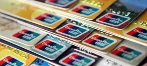 银行卡「一证通查」也要来了#一键查卡 #银行卡 #银联 #消息👉🏿 人民银行回应网友建议：近期中国银联正组织 工、农、中、建、交、招商、中信、光大、民生、平安、兴业、广发和浙商 等13家银行同步开展功能优化和服务对接，开展内测工作，力争年底前先行在上海、云南等部分地区对社会公众开放试点点评：又给大数据添砖加瓦了👀相关：手机卡一证通查👉🏿 @DocOfCard